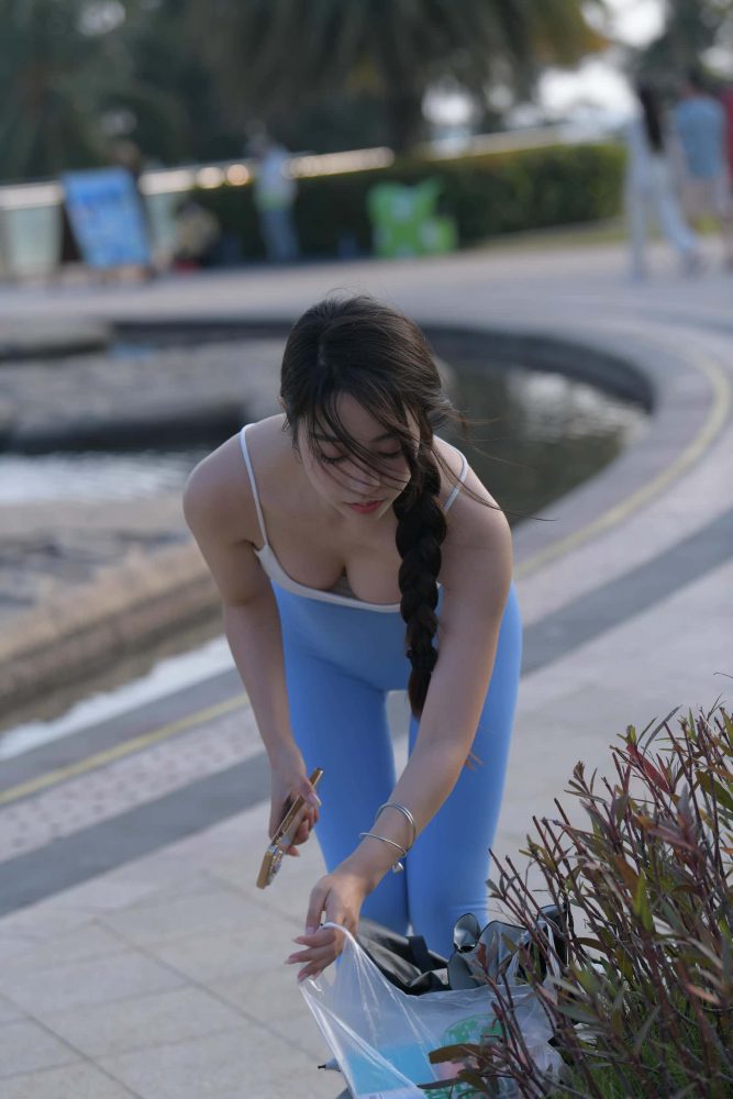 出门游玩的蓝色瑜伽裤妹子【591P】J6087-靓街拍