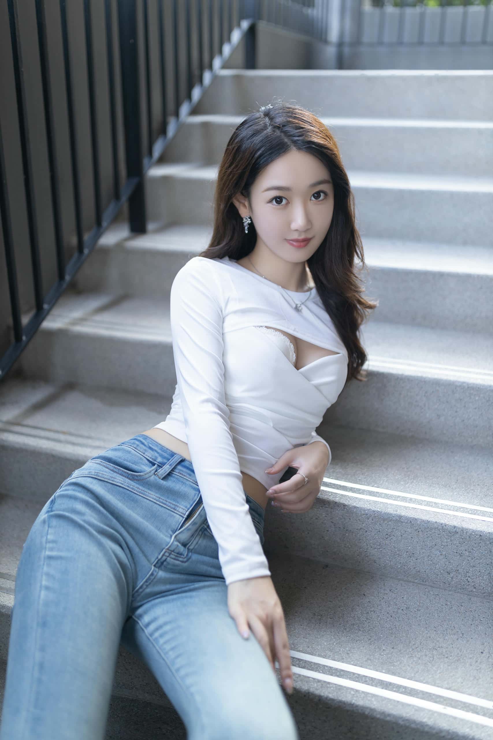 图片[1]-唐安琪 – 户外牛仔裤写真 【40P】P25226-靓街拍