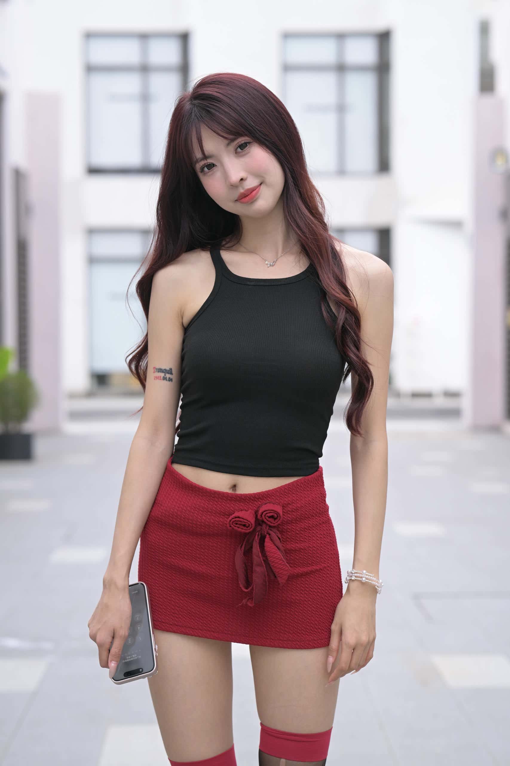 图片[5]-穿红色短裙黑丝的软甜少女【870P】J8145-靓街拍