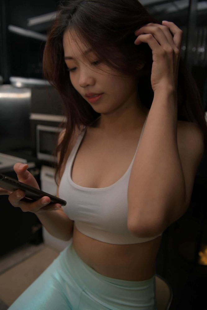 户外玩耍的瑜伽裤小姐姐【467P】J1419-靓街拍