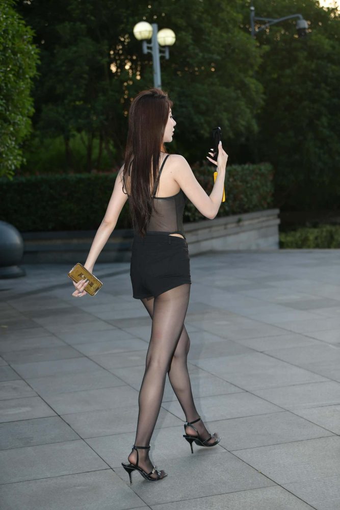 黑丝热裤透色上衣女孩【73P】J7833-靓街拍