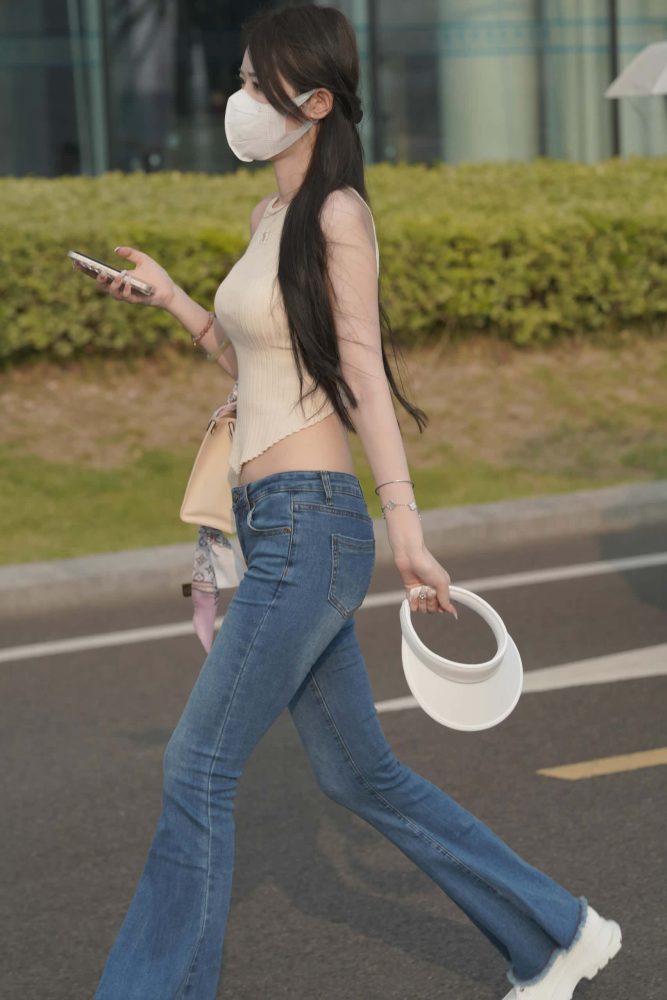 清纯喇叭牛仔裤女孩 【79P】J3591-靓街拍