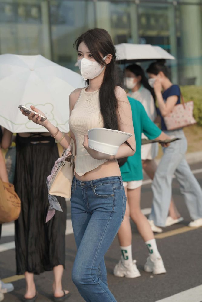 清纯喇叭牛仔裤女孩 【79P】J3591-靓街拍