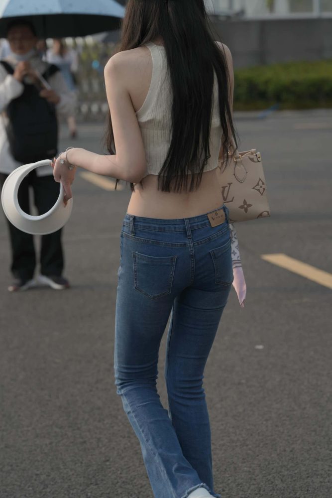 清纯喇叭牛仔裤女孩 【79P】J3591-靓街拍